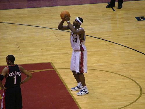 shutterstock_261892 Basketball player 23 preparing to shoot free throw.